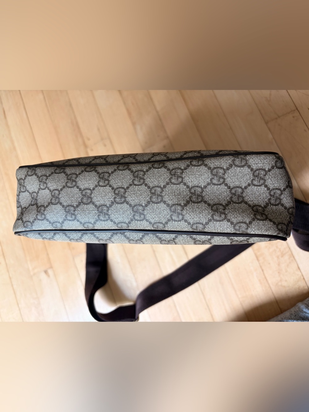 Gucci GG Supreme Messenger Bag - Picture 7 of 17